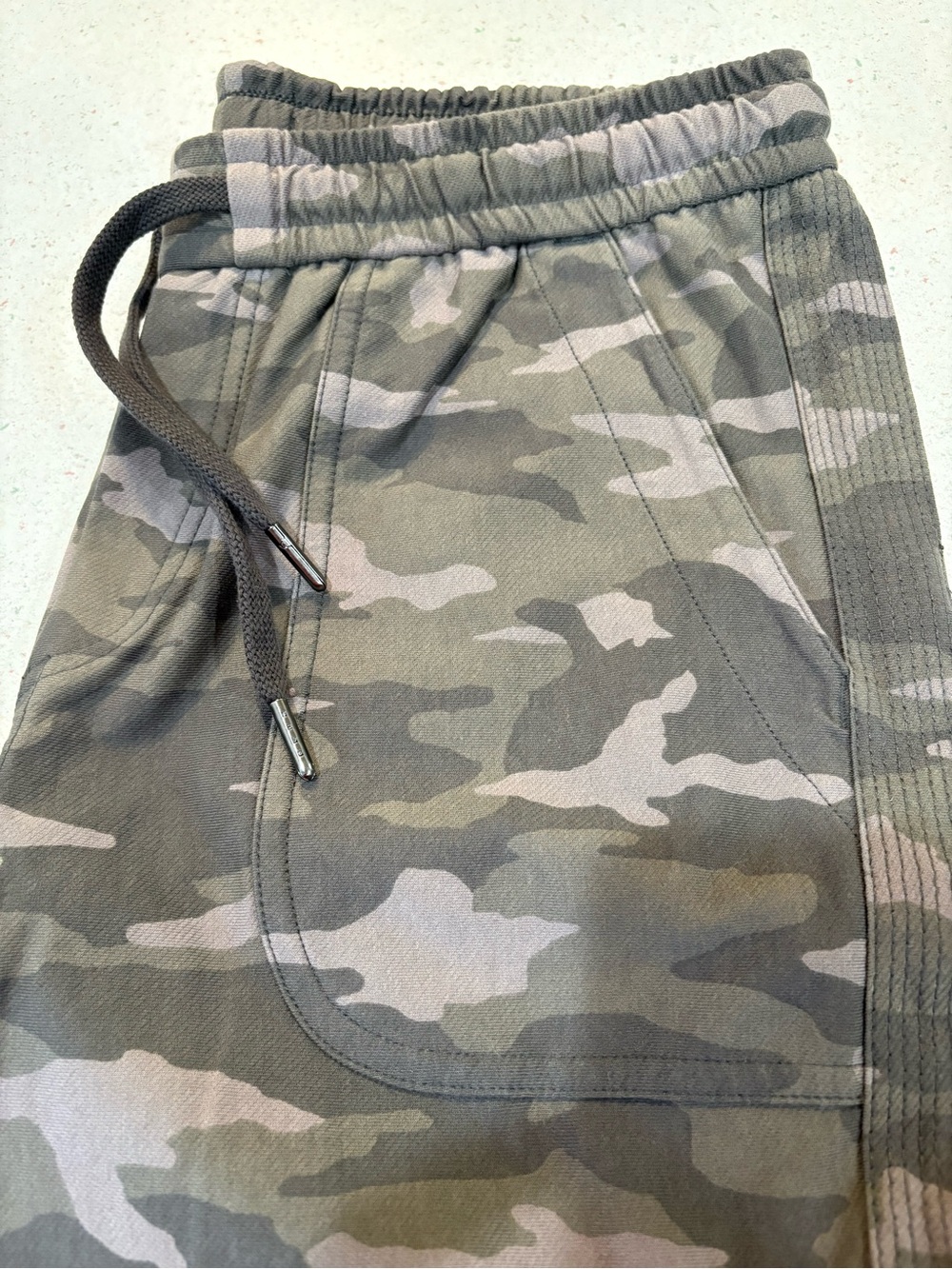 Athleta Women’s Farallon Camo Jogger pants - size 8 - Picture 2 of 5